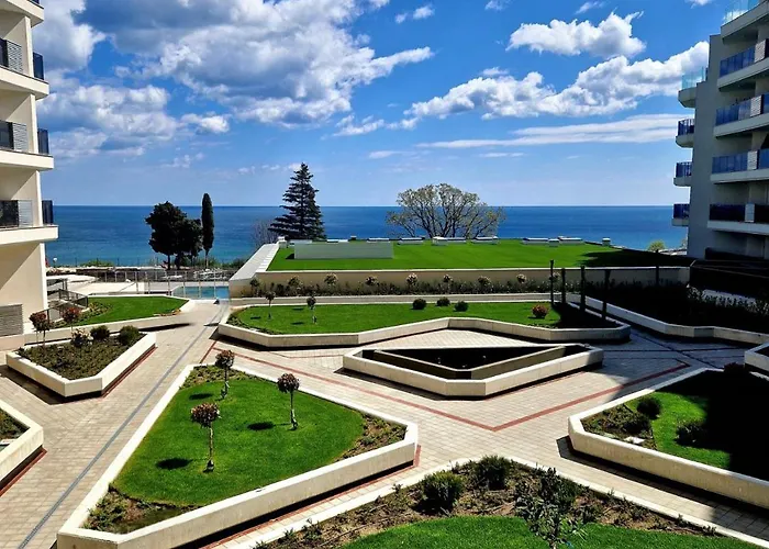 Sea View -10 Min To -weekend Access -garage Incl Апартамент Варна