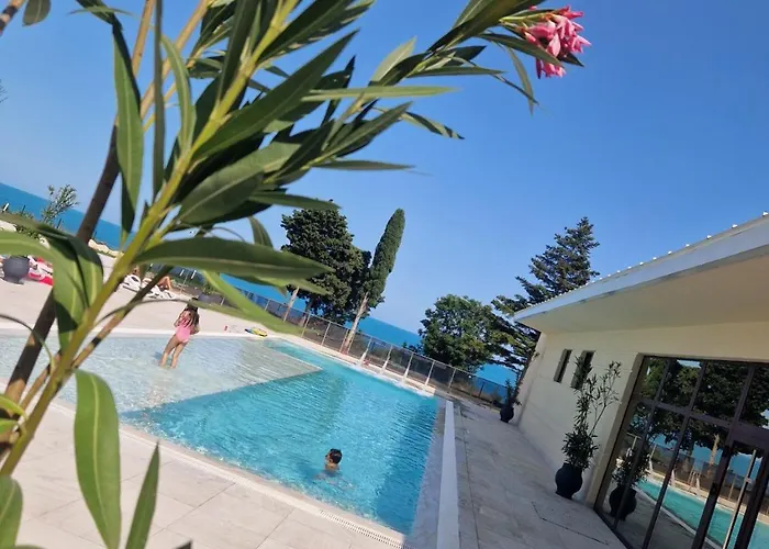 Sea View -10 Min To -weekend Access -garage Incl Апартамент Варна