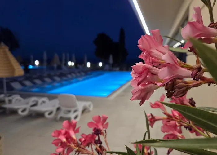 Sea View -10 Min To -weekend Access -garage Incl Апартамент